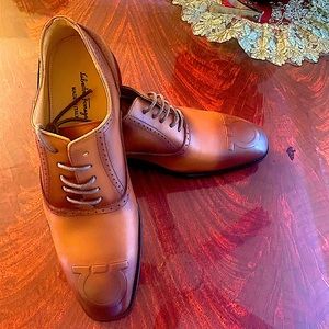 Timeless elegance and a sleek, Oxford Shoe in smooth calfskin leather